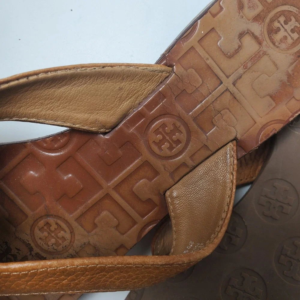 Tory Burch Miller Tan Leather Logo Medallion Thong Sandal 6M Flip Flops 50908667